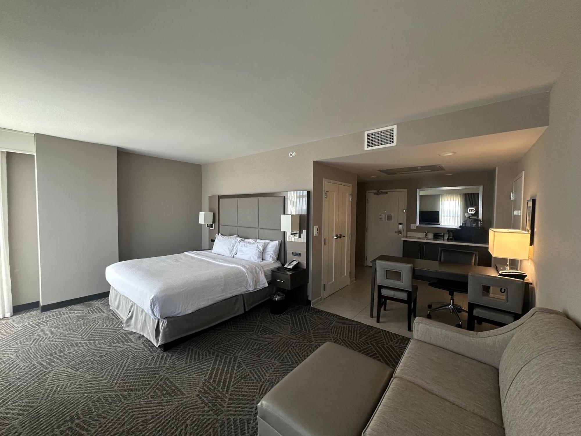 Embassy Suites By Hilton Kansas City אוליית מראה חיצוני תמונה